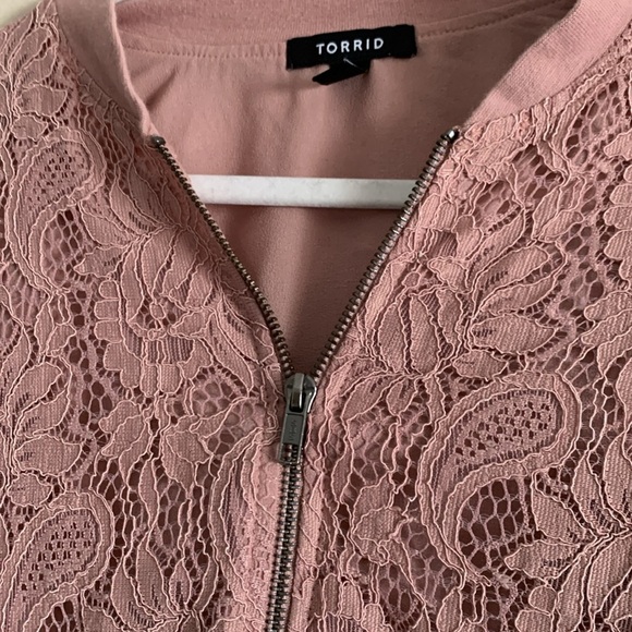 Torrid Dusty Pink Lace Bomber Jacket Size 00 (M10) - Picture 6 of 8